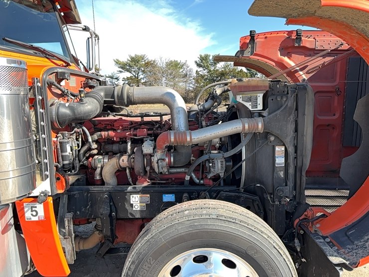 2022-peterbilt-389-image-21