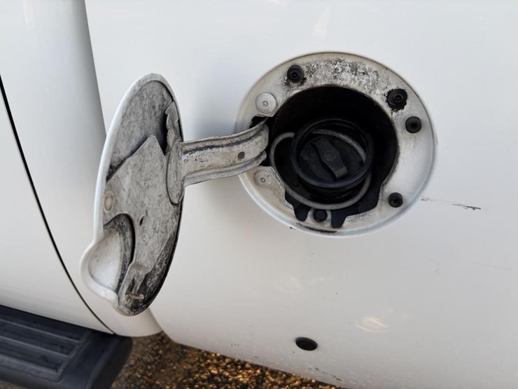 2013-chevrolet-2500-image-28