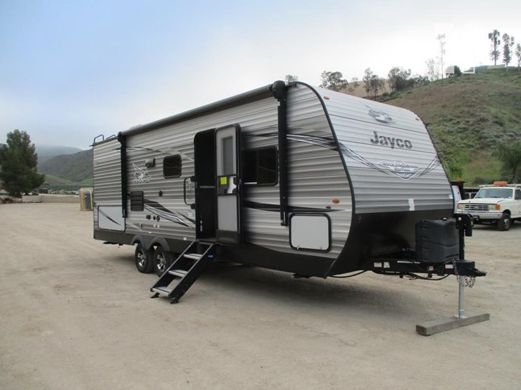 2020-jayco-jay-flight-rocky-mountain-edition-242bhs-image-2