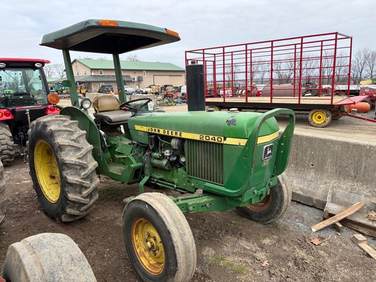 john-deere-2040-image-2