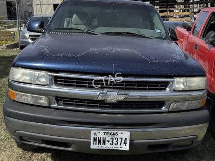 2001-chevrolet-suburban-image-2