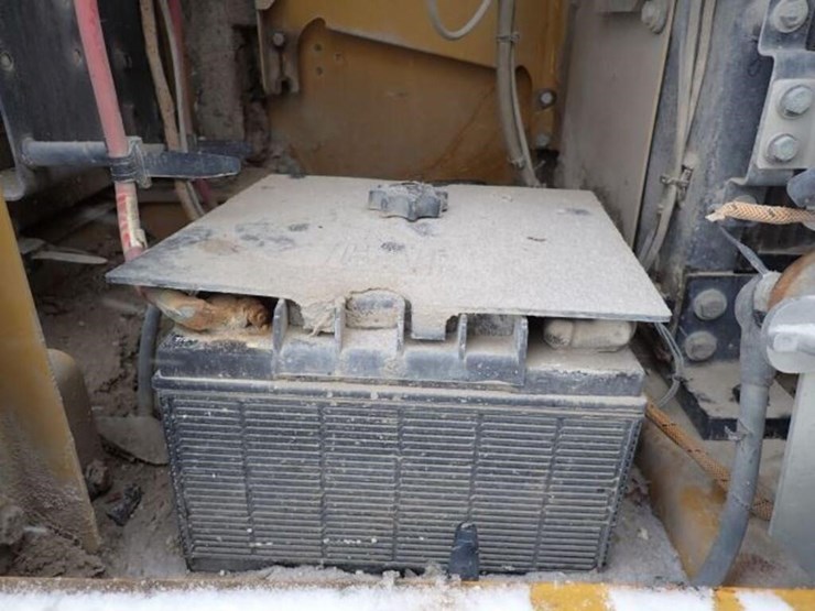 2017-caterpillar-320fl-image-24