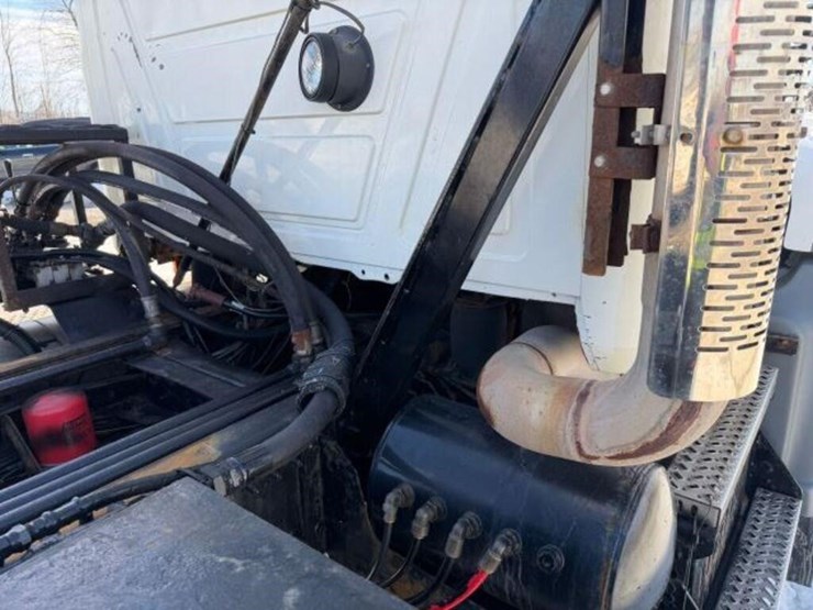 2009-mack-granite-gu813-image-47