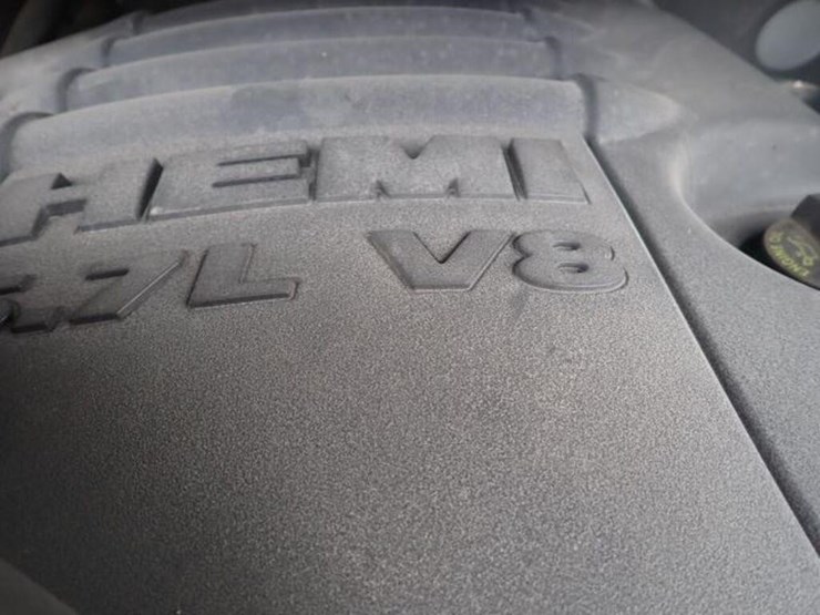 2015-dodge-1500-image-43