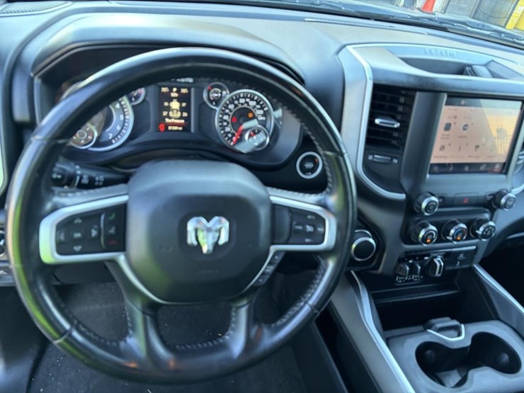 2022-ram-1500-big-horn-image-13