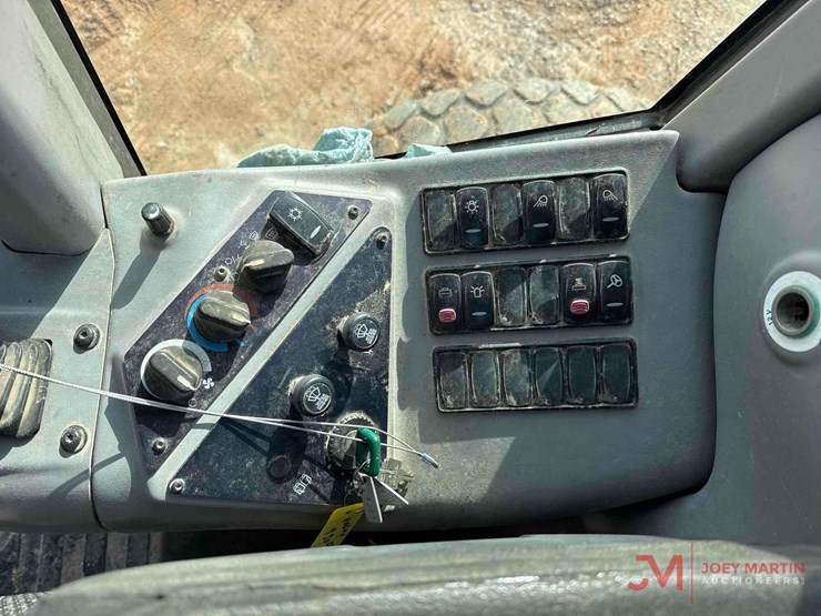 2006-volvo-g946-image-31