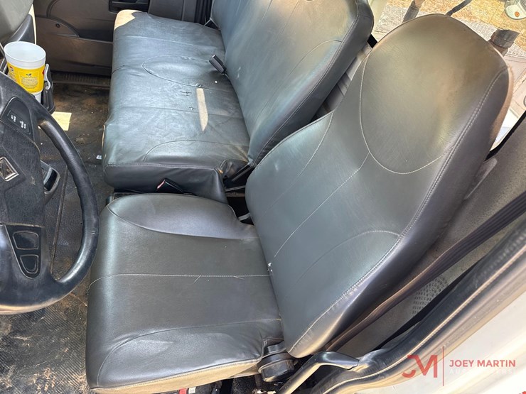 2011-international-7400-image-32