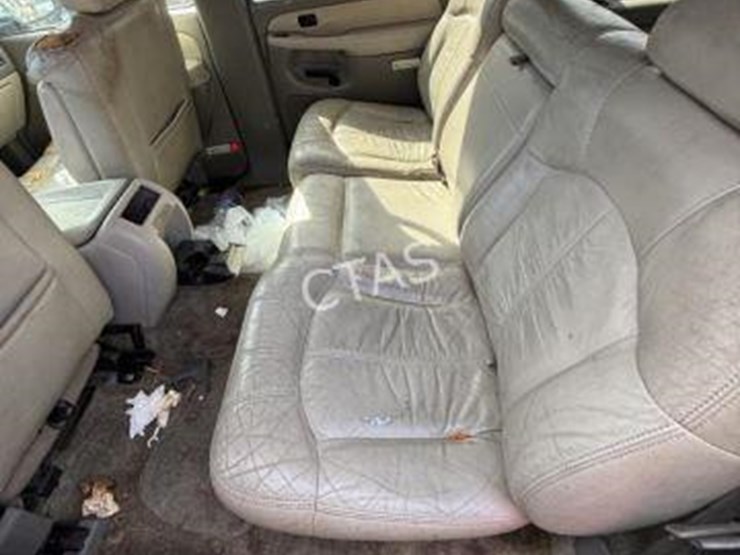 2001-chevrolet-suburban-image-14