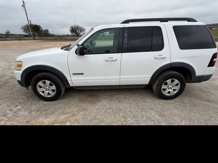 2007-ford-explorer-image-8
