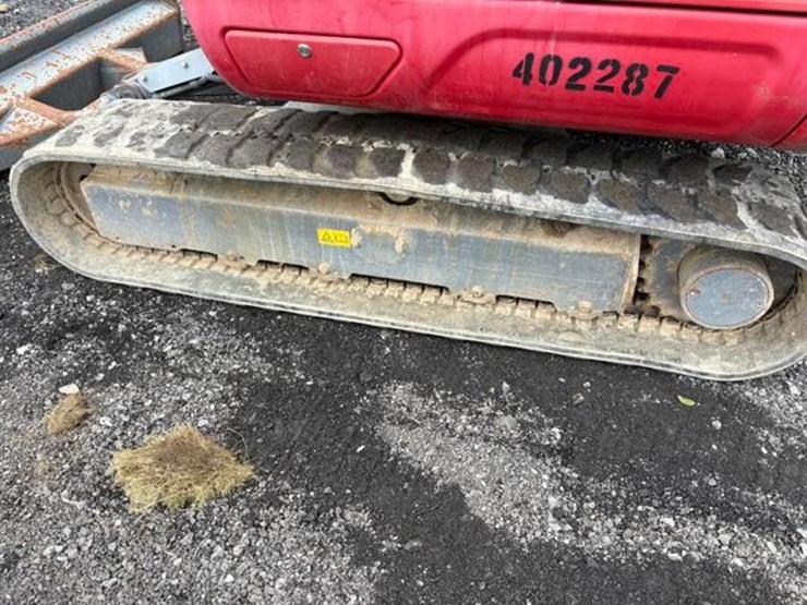 2017-takeuchi-tb240-image-13