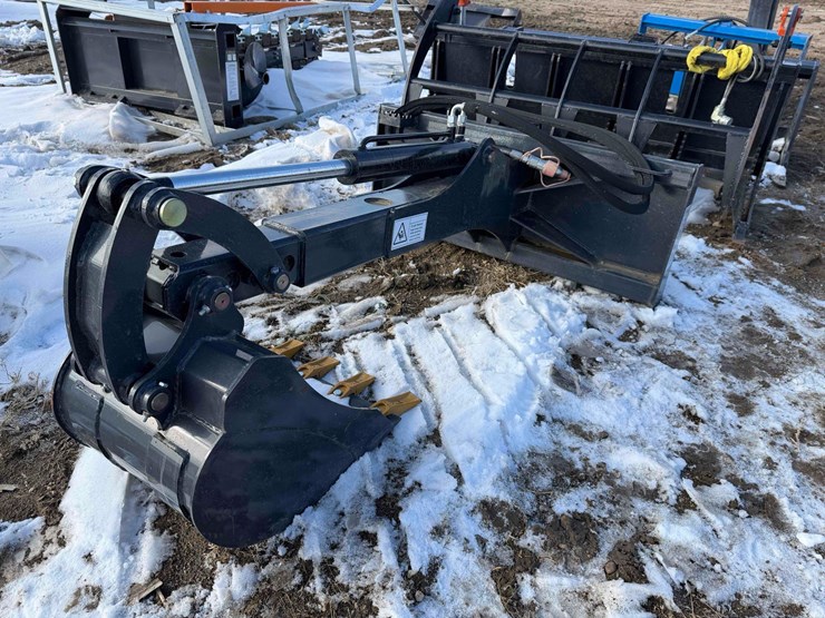 2025-landhonor-backhoe-image-1