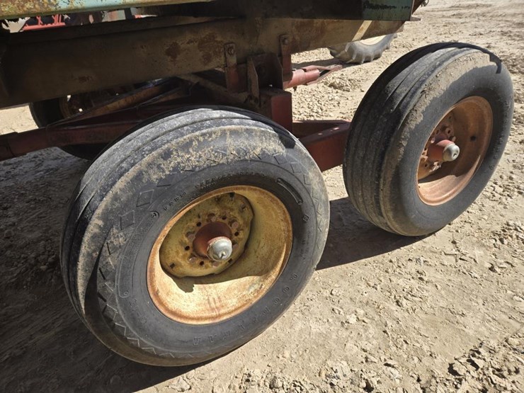 #246-•-forage-king-tandem-axle-silage-wagon-image-7