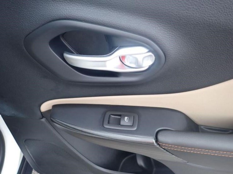 2016-jeep-cherokee-image-51