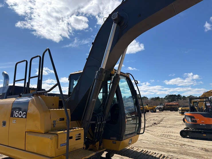 2020-deere-160g-image-14