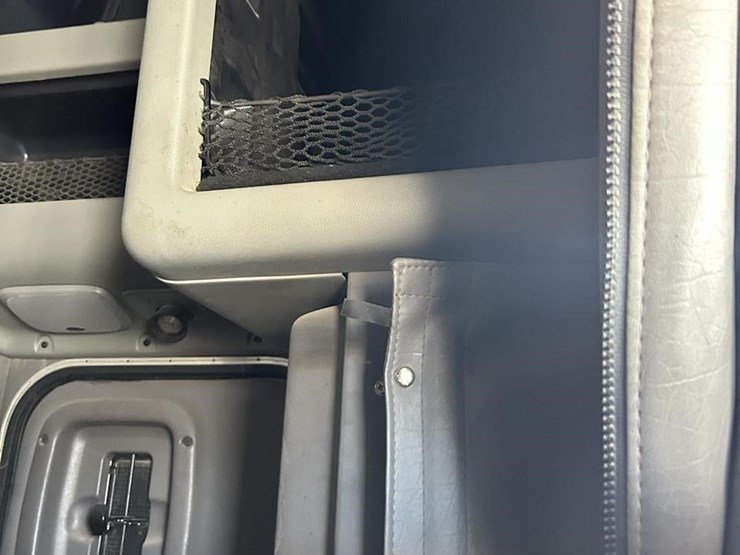 2012-peterbilt-386-image-27