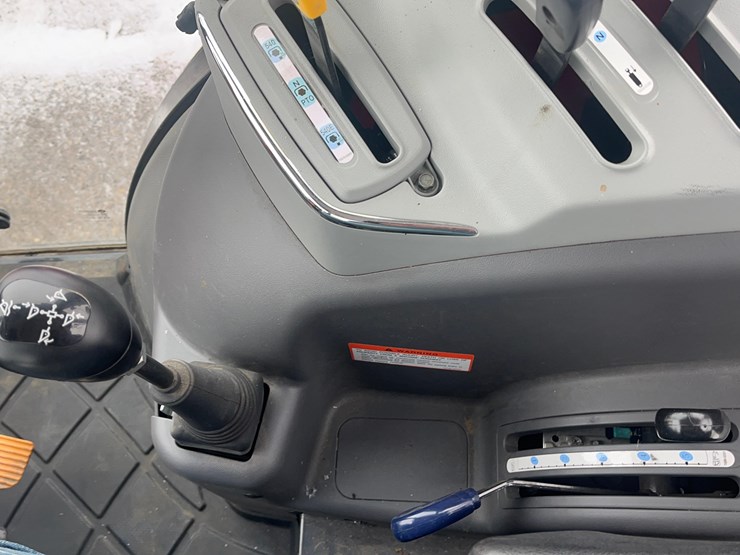 kioti-rx8320-power-shuttle-tractor-with-loader-image-45