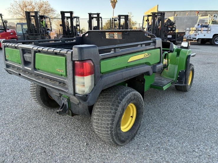 2013-john-deere-gator-image-3