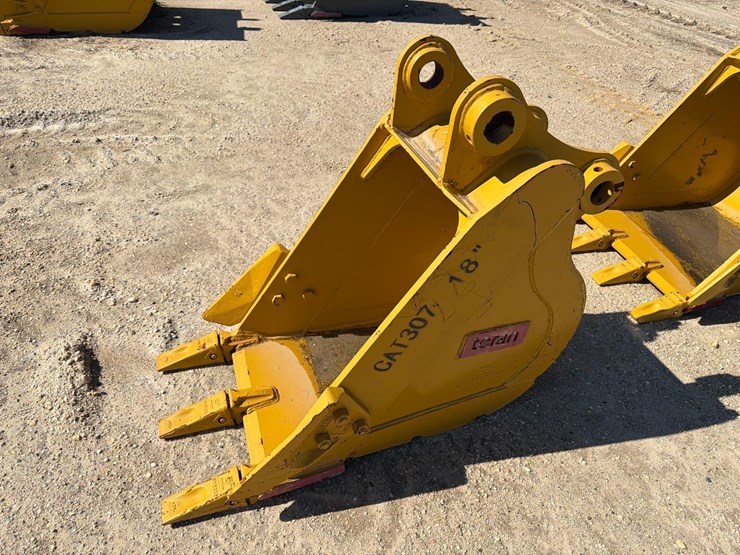 caterpillar-307-image-1