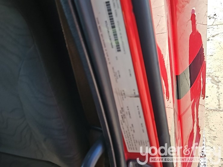 2015-volvo-vnl42t300-image-44