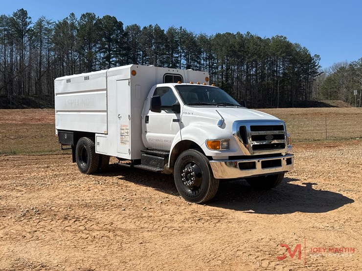 2013-ford-f750-xl-image-1