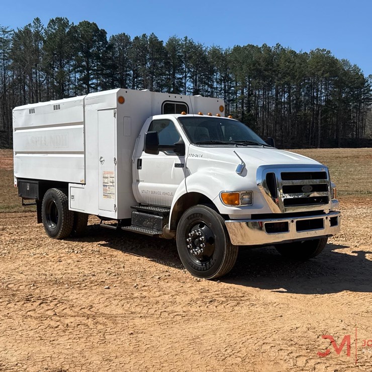 2013 FORD F750 XL