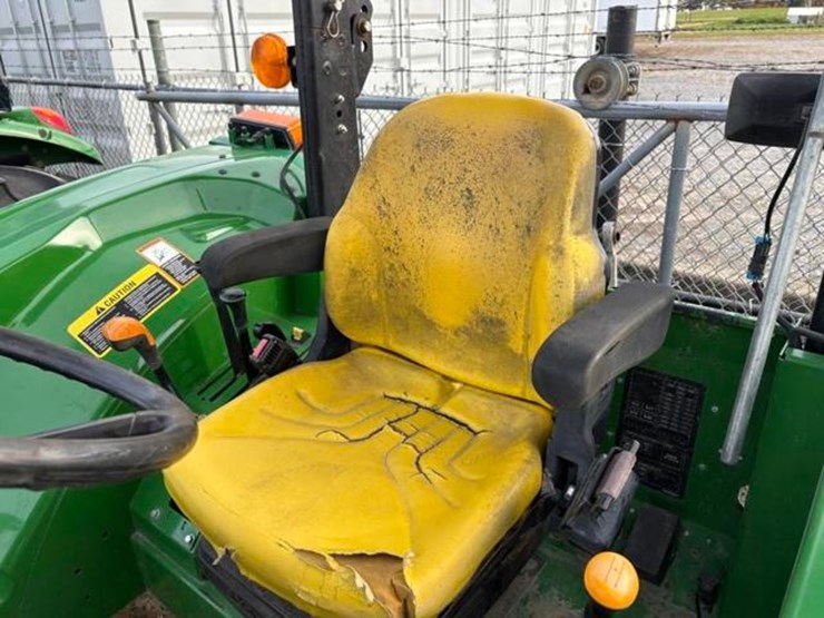 2020-john-deere-6105e-image-17