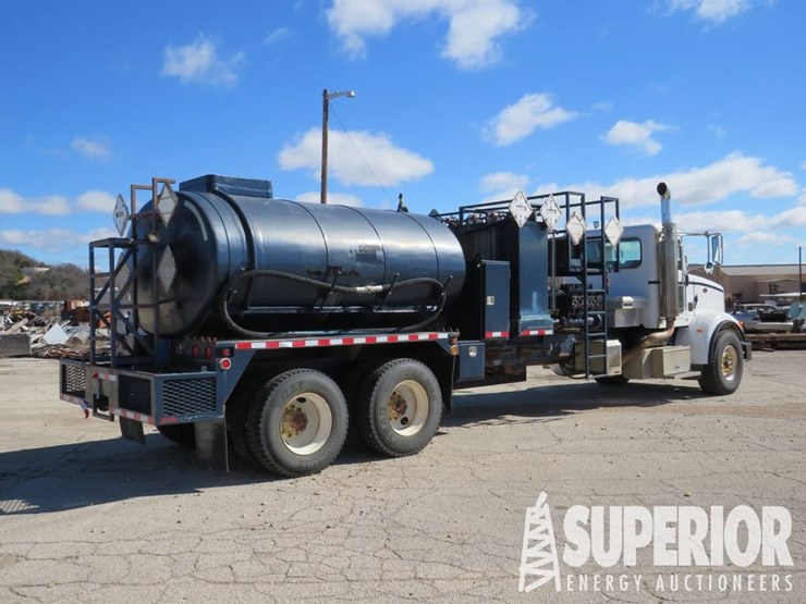 2010-peterbilt-365-image-3