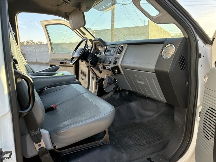 2013-ford-f650-xlt-image-12