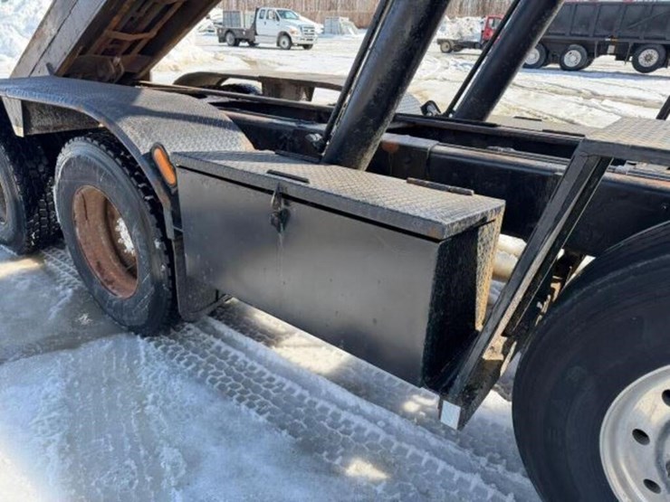 2009-mack-granite-gu813-image-40