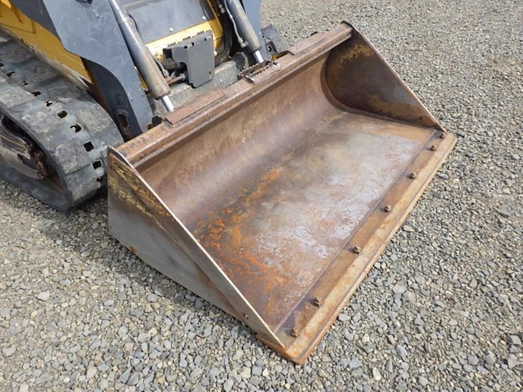 2017-deere-317g-image-13