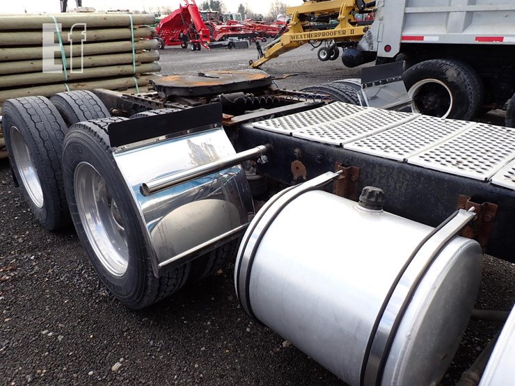 2006-kenworth-w900l-image-13