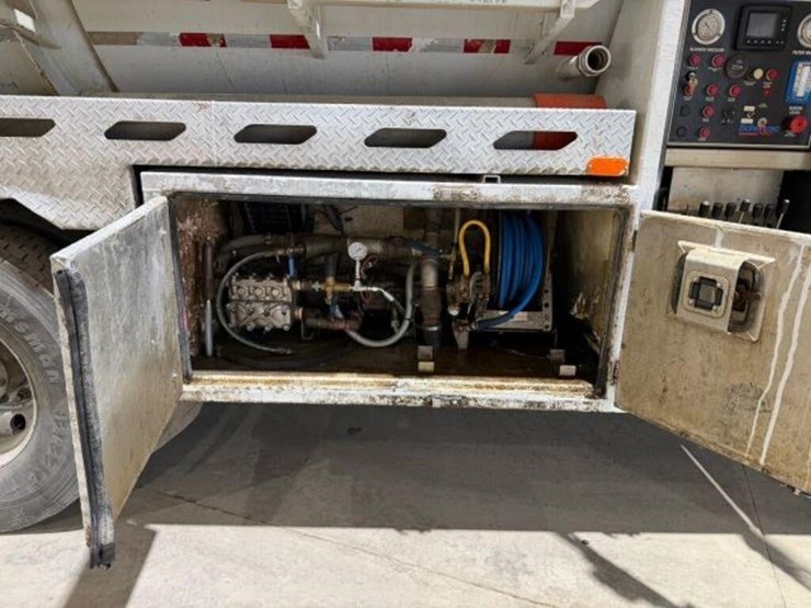 2017-peterbilt-567-image-61