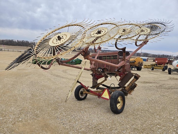 #7957-•-pull-type-10-wheel-v-rake-image-6