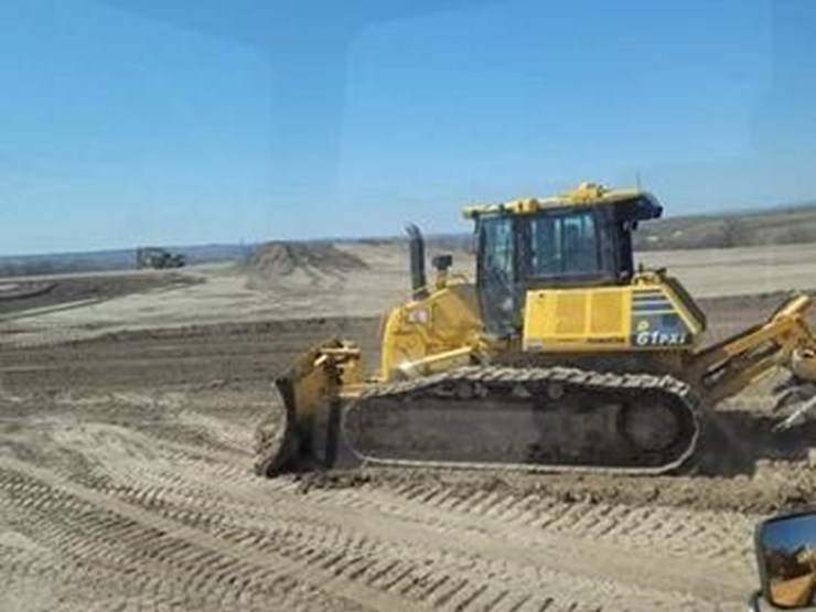 2017-komatsu-d61pxi-image-21