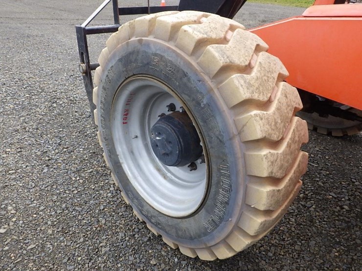 2015-jlg-8042-image-34