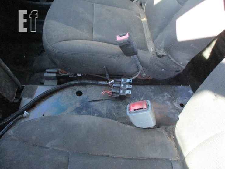 2015-ford-explorer-image-11