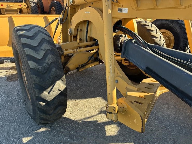 2008-deere-772d-image-9