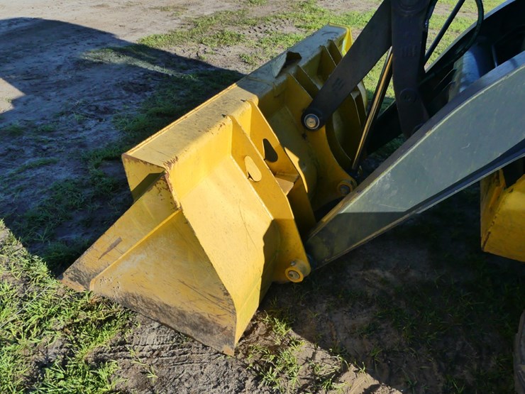 2016-deere-310l-image-15