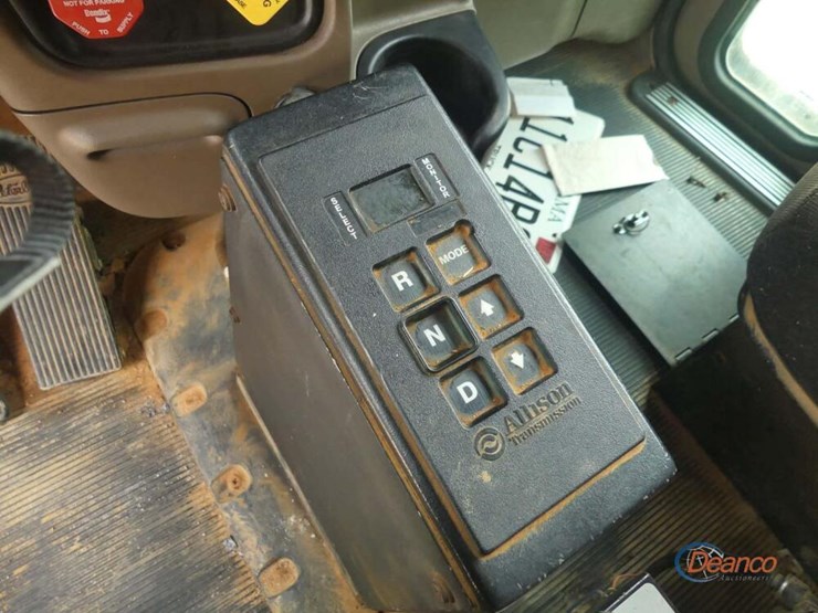 2009-peterbilt-388-image-19