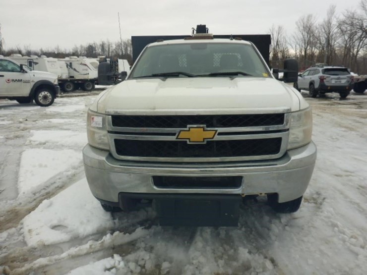 2014-chevrolet-3500-image-7