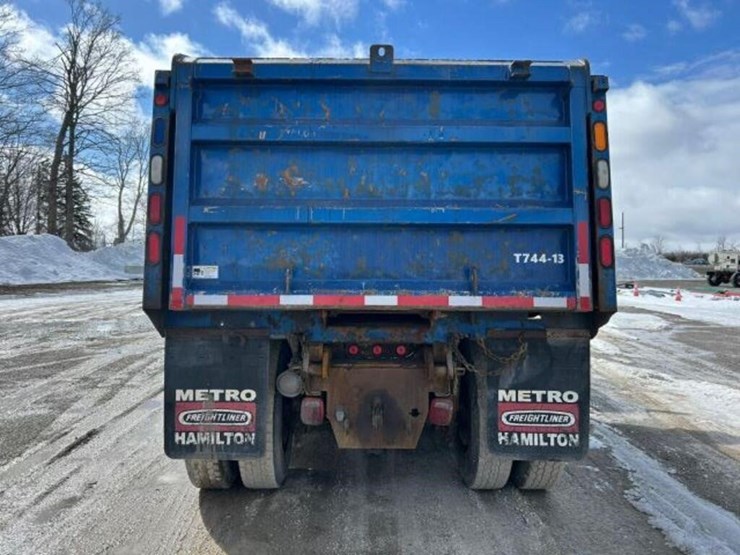 2013-freightliner-108sd-image-5