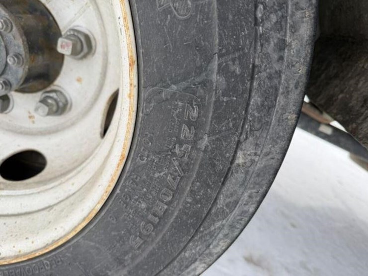 2022-isuzu-nrr-image-33