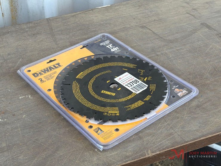 12-(305-mm)-40t-dewalt-saw-blades-.-image-1