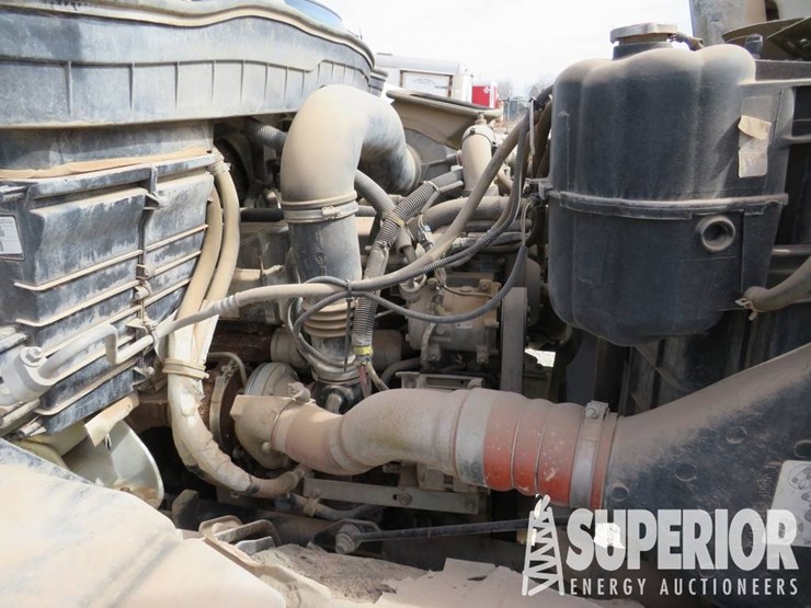 2011-international-7400-image-8