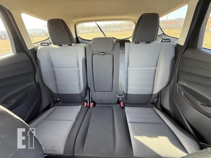 2015-ford-escape-se-image-12