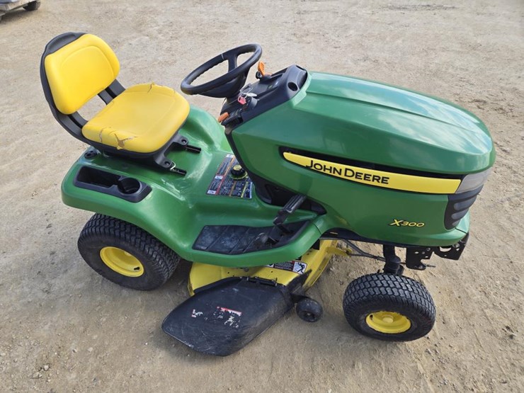 john-deere-x300-image-3