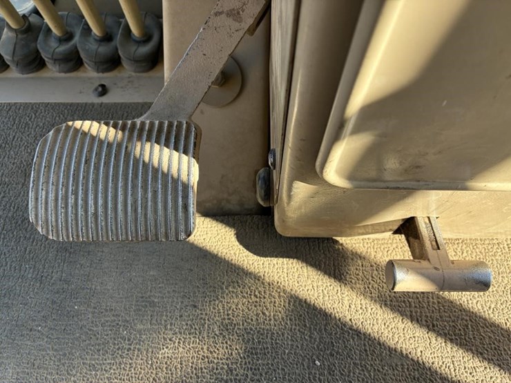 2003-caterpillar-143h-image-18