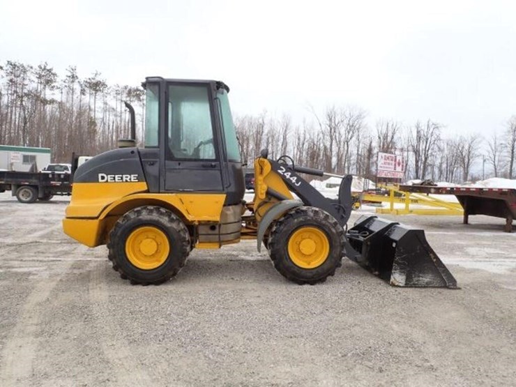 deere-244j-image-4