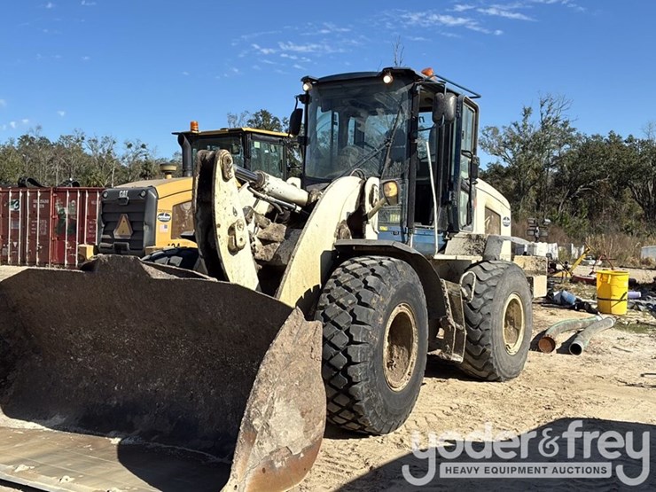 2015-caterpillar-938k-image-1