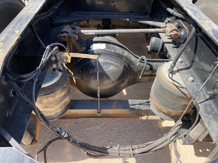 2017-peterbilt-579-image-8